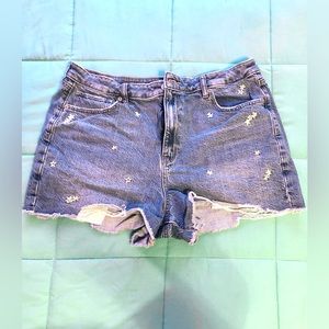 American Eagle flower denim shorts. Size 16.